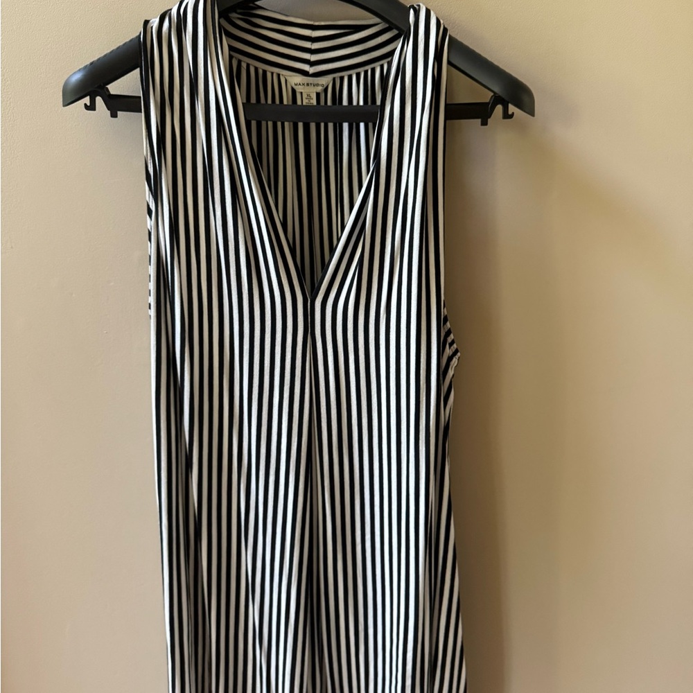 XL flattering Black and White Striped Sleeveless Top never worn